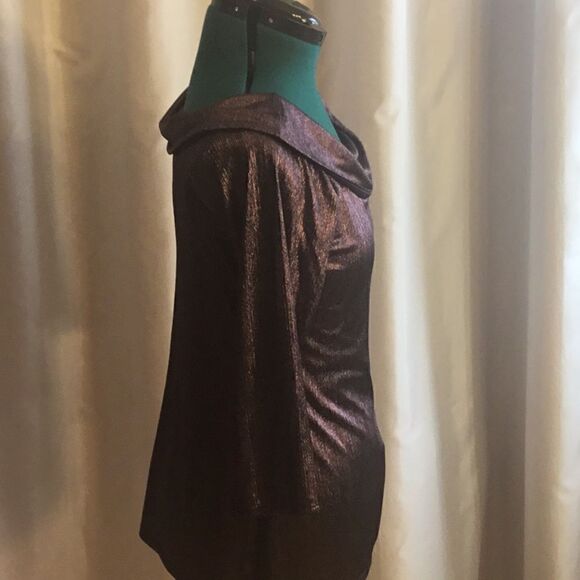 Ribbed material metallic thread top with 3/4 length sleeves in large - Picture 6 of 11